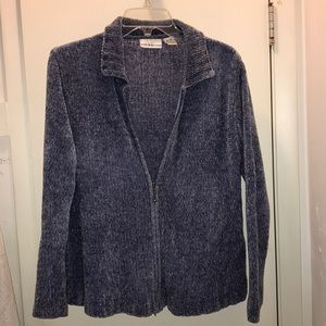 Woman’s zip up lightweight sweater